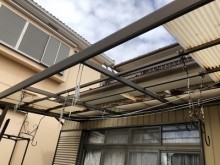 台風被害をうけたお宅の波板の様子