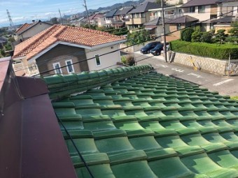 先日の台風によって屋根の板金が飛んでしまった様子