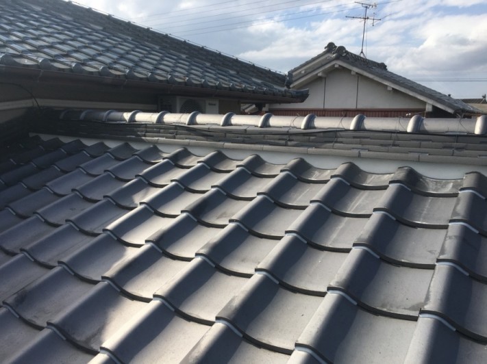日本家屋の和形の屋根の漆喰の様子