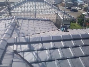 平板瓦屋根完工の様子