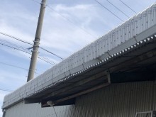 工場の大型雨樋の交換工事施工前の様子