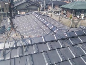 平板瓦屋根完工の様子