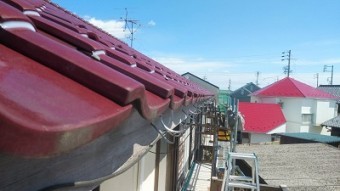 築三十年のお宅の雨樋の交換工事の金具の様子