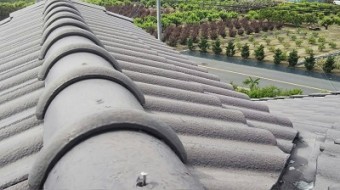 強風で屋根瓦が落下したお宅の施工前の様子