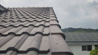 強風で屋根瓦が落下したお宅の施工中の様子