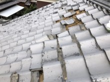 台風によって瓦が飛んでしまった被害の様子
