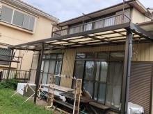 台風被害をうけたお宅の波板の様子