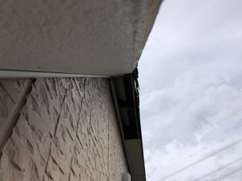 台風で破風板金が落下飛散してしまったお宅の様子