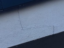 ひびの入ってしまった外壁