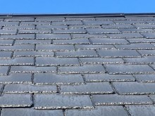 台風の影響で屋根の板金が浮いてしまったお宅の様子