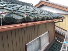 雨樋から雨水が落ちてくるお宅の雨樋交換工事施工前の様子