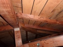 雨漏れしてしまっている屋根裏