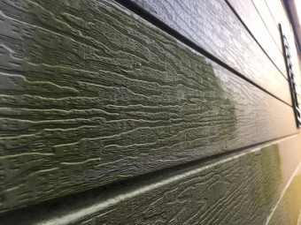 苔むしてしまっている金属サイディング
