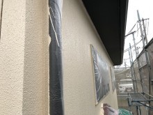 外壁塗装の中塗り上塗りの様子