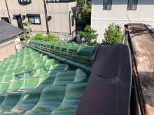 先日の台風によって屋根の板金が飛んでしまった様子
