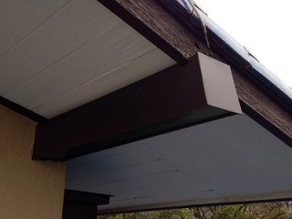 母屋を板金でカバーした写真