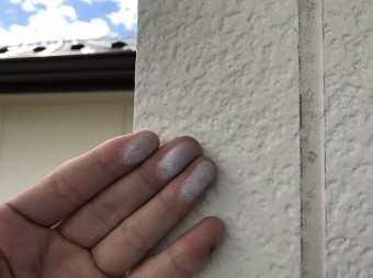 チョ―キングのある外壁