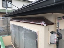 外壁塗装の中塗り上塗りの様子