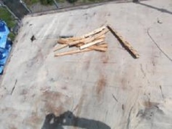 和瓦屋根の解体の様子