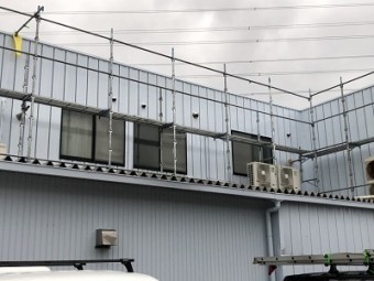 足場の台風養生の様子