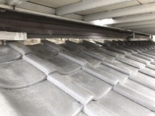 守山区の屋根点検中に発見した、ベランダ下の漆喰の劣化