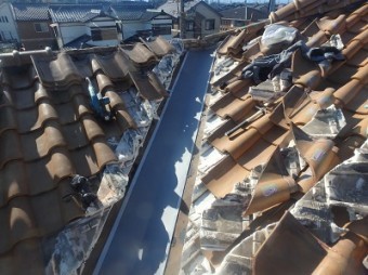 新しい谷板金を入れた状態
