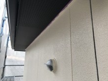 外壁塗装の中塗り上塗りの様子