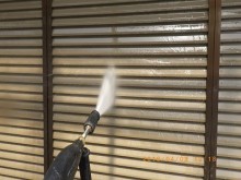 外壁塗装前の外壁水洗いの様子
