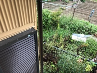 金具が外れて歪んだ雨樋の交換工事完工の様子