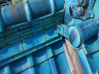 経年劣化での瓦ズレが起きたお家の現地調査の様子