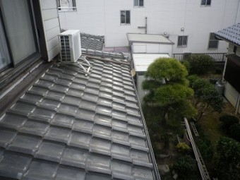 春日井市の下屋根の葺き替え現場の施工前の写真