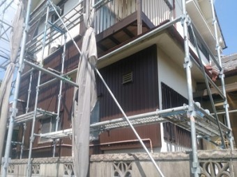 トタン壁のお宅の外壁の重ね張り工事施工後の様子