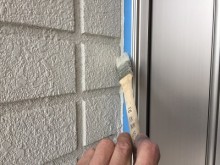 外壁塗装工事の目地の打ち換えの様子