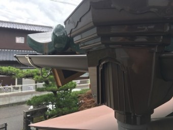 雨樋から雨水が落ちてくるお宅の雨樋交換工事施工後の様子