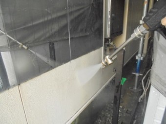 外壁の洗浄の様子