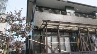 雨樋を新設するテラスの完工の様子