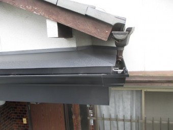 玄関ポーチの重ね葺き完工 上からの写真