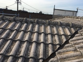 洋瓦屋根の棟瓦取り直し工事完工の様子