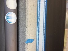 外壁塗装工事の目地の打ち換えの様子