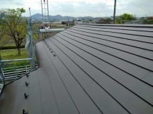 雨漏りするお宅の屋根の葺き替え工事完工の様子