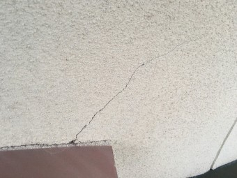 外壁 クラック ひび割れ