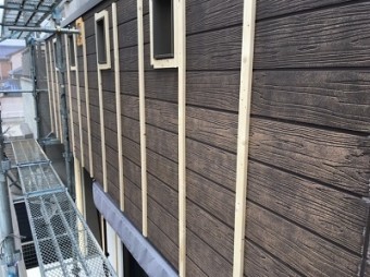 金属サイディング 施工中