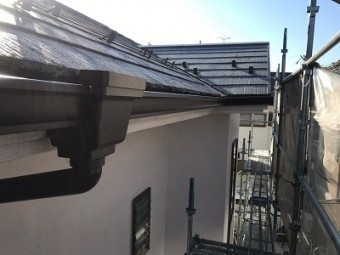 大雪で歪んだ雨樋の交換工事後の様子