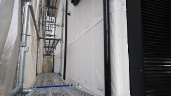 外壁カバーサイディング工事施工中の様子