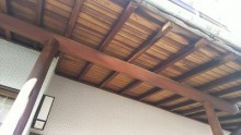 外壁塗装工事の木部の塗装完工の様子