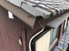 台風被害により、軒樋が飛散して無くなっている様子