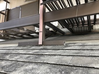 重ね葺き工事施工前の様子