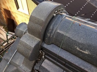 ボロボロに漆喰が破損した役物(別場所)