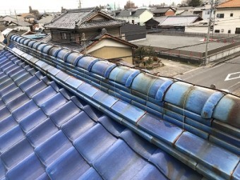 台風対策のためにコーキングした様子