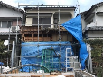 サイディング貼り工事の外壁解体の様子